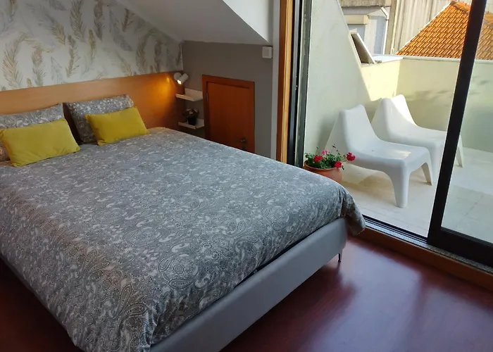 Top Floor Apartment With Sunny Balconies